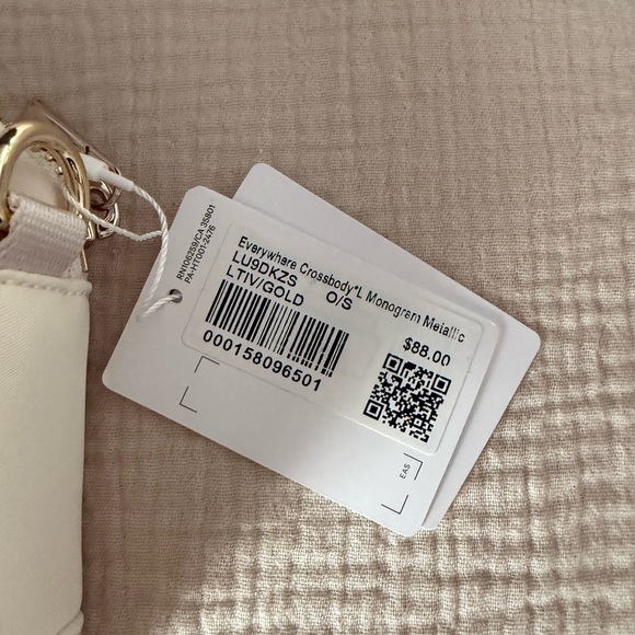 Lululemon Athletica Cream Crossbody Bag - Picture 6 of 6